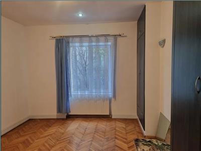 Apartament 3 camere in vila cu gradina zona Centrala